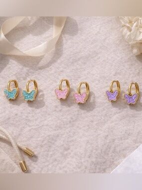 🎂Gold Butterfly Huggie Earrings (1)